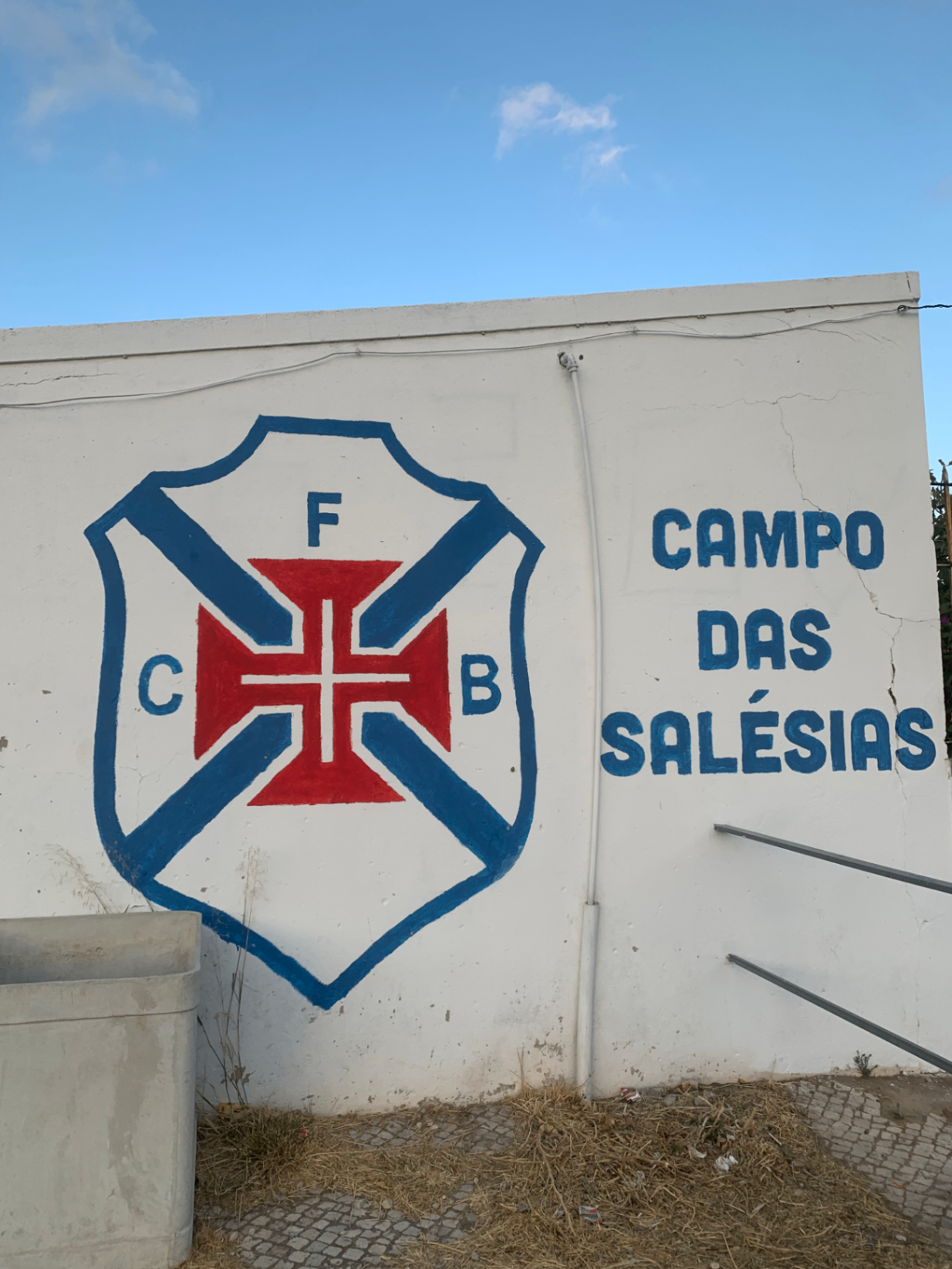 CF Belenenses crest painted at Campo das Salésias
